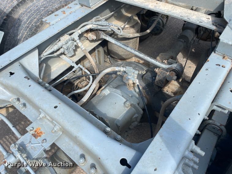 image for item JQ9739 2000 Mack CH613  semi truck