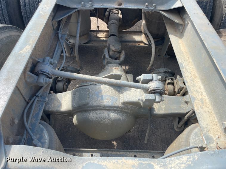 image for item JQ9739 2000 Mack CH613  semi truck