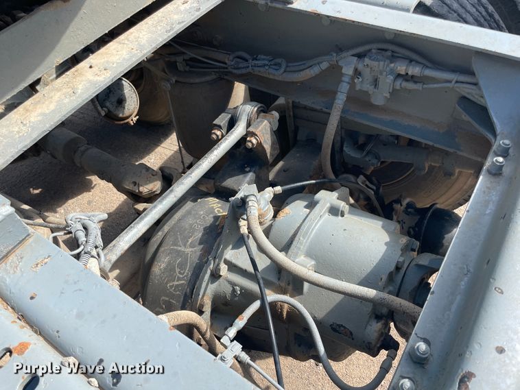 image for item JQ9739 2000 Mack CH613  semi truck