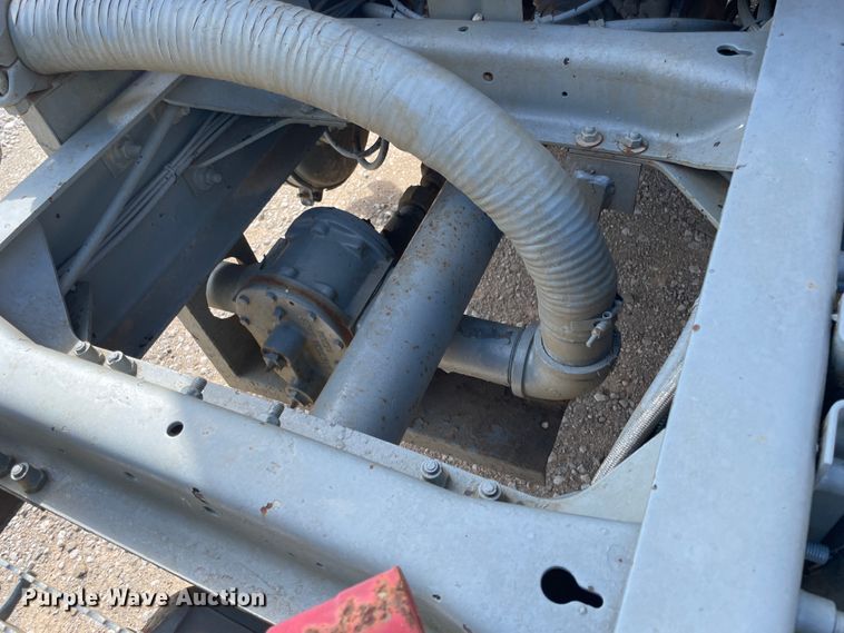 image for item JQ9739 2000 Mack CH613  semi truck