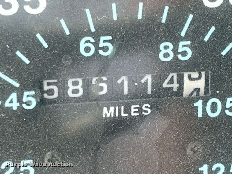 image for item JQ9739 2000 Mack CH613  semi truck