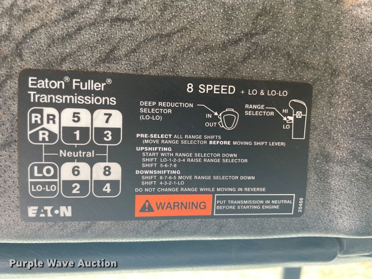 image for item JQ9739 2000 Mack CH613  semi truck