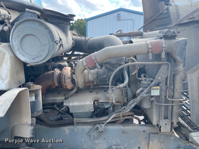 image for item JQ9739 2000 Mack CH613  semi truck