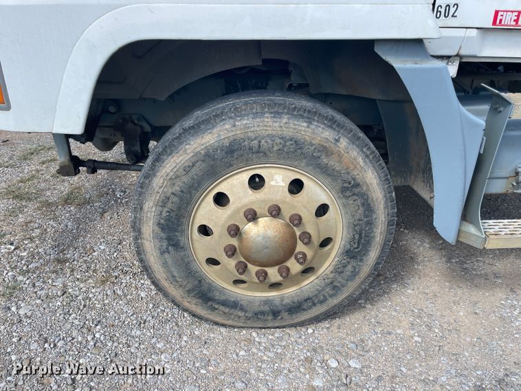 image for item JQ9739 2000 Mack CH613  semi truck