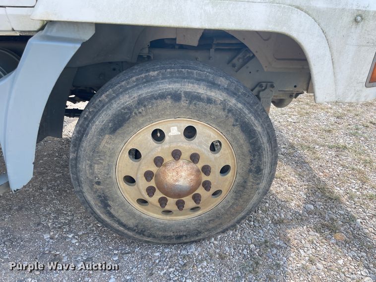 image for item JQ9739 2000 Mack CH613  semi truck