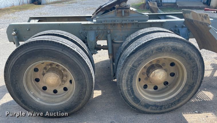 image for item JQ9739 2000 Mack CH613  semi truck