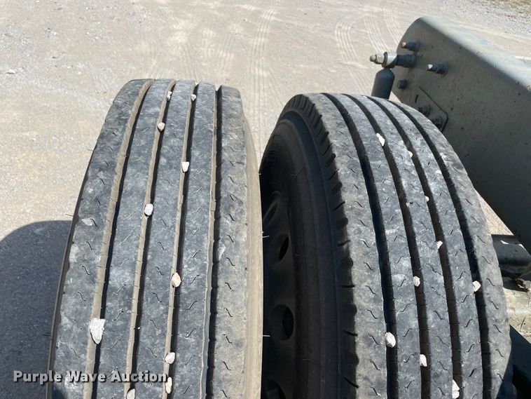 image for item JQ9739 2000 Mack CH613  semi truck