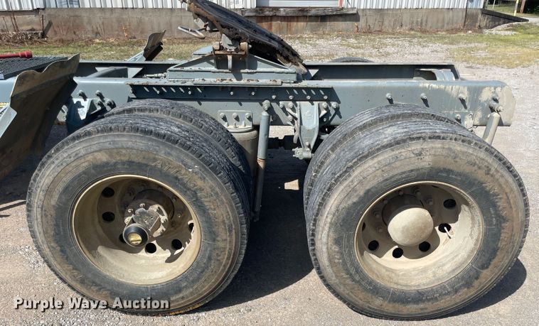 image for item JQ9739 2000 Mack CH613  semi truck