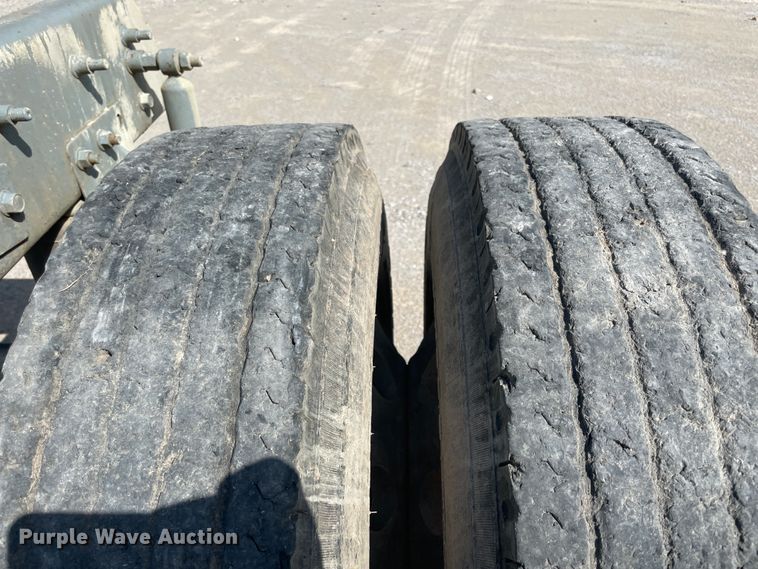 image for item JQ9739 2000 Mack CH613  semi truck