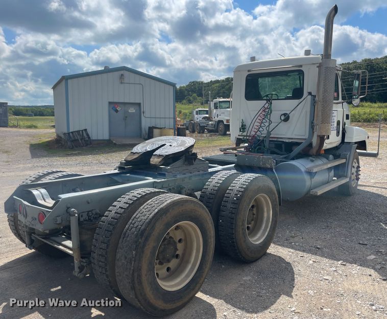 image for item JQ9741 2000 Mack CH613  semi truck