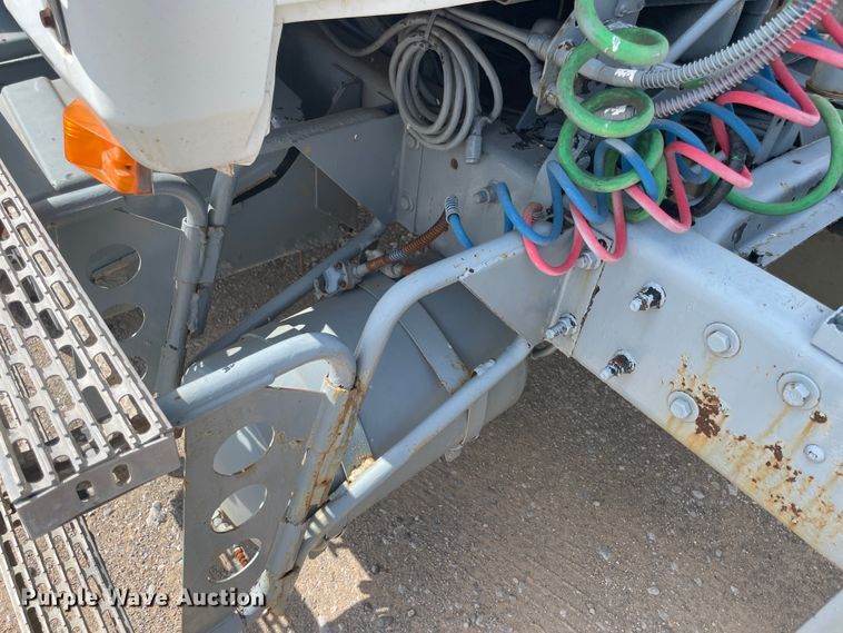 image for item JQ9741 2000 Mack CH613  semi truck