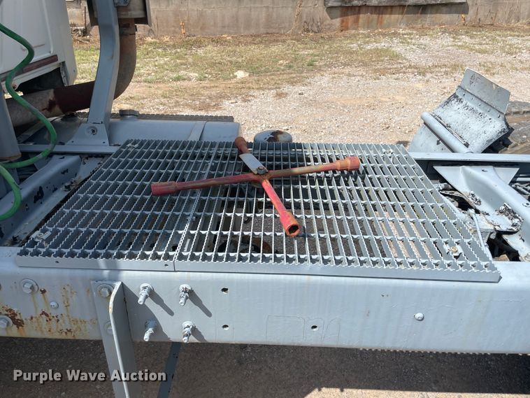 image for item JQ9741 2000 Mack CH613  semi truck