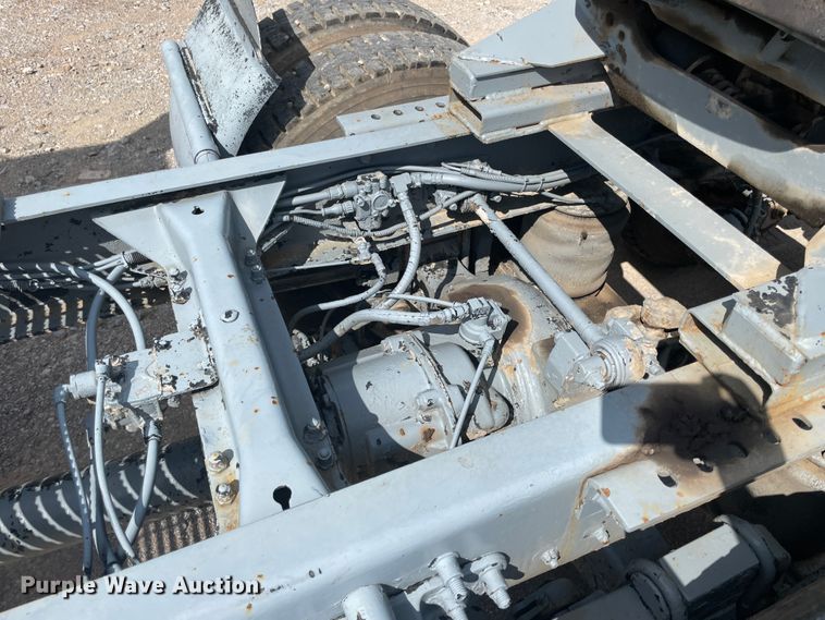 image for item JQ9741 2000 Mack CH613  semi truck