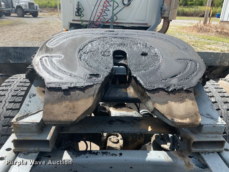 image for item JQ9741 2000 Mack CH613  semi truck