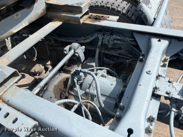 image for item JQ9741 2000 Mack CH613  semi truck