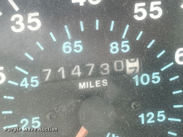 image for item JQ9741 2000 Mack CH613  semi truck