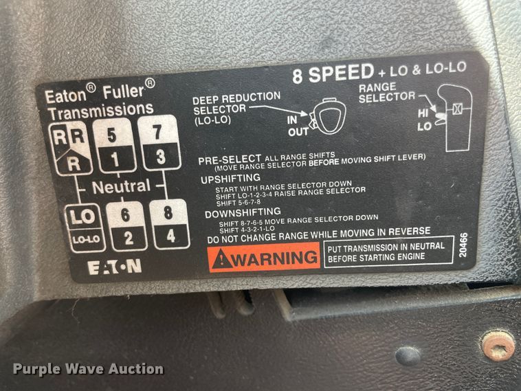 image for item JQ9741 2000 Mack CH613  semi truck