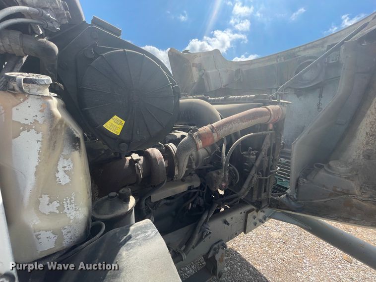 image for item JQ9741 2000 Mack CH613  semi truck