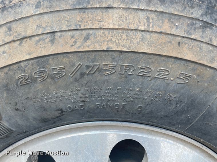 image for item JQ9741 2000 Mack CH613  semi truck