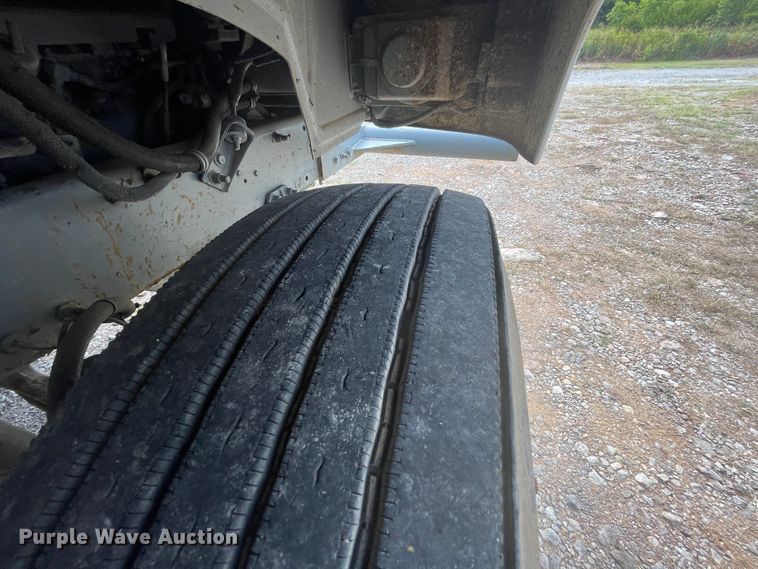 image for item JQ9741 2000 Mack CH613  semi truck