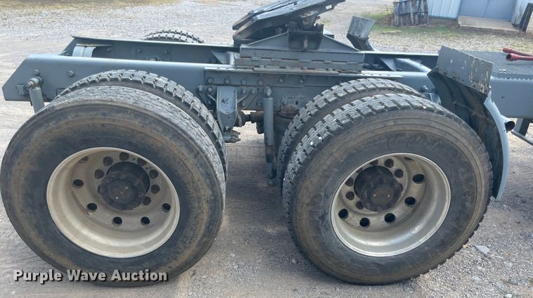 image for item JQ9741 2000 Mack CH613  semi truck