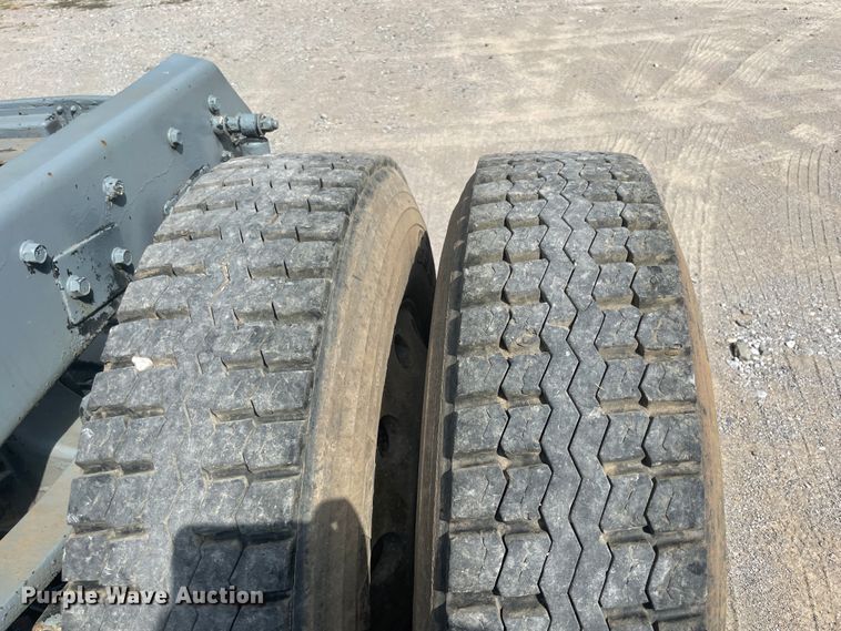 image for item JQ9741 2000 Mack CH613  semi truck