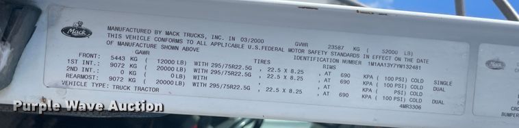 image for item JQ9741 2000 Mack CH613  semi truck