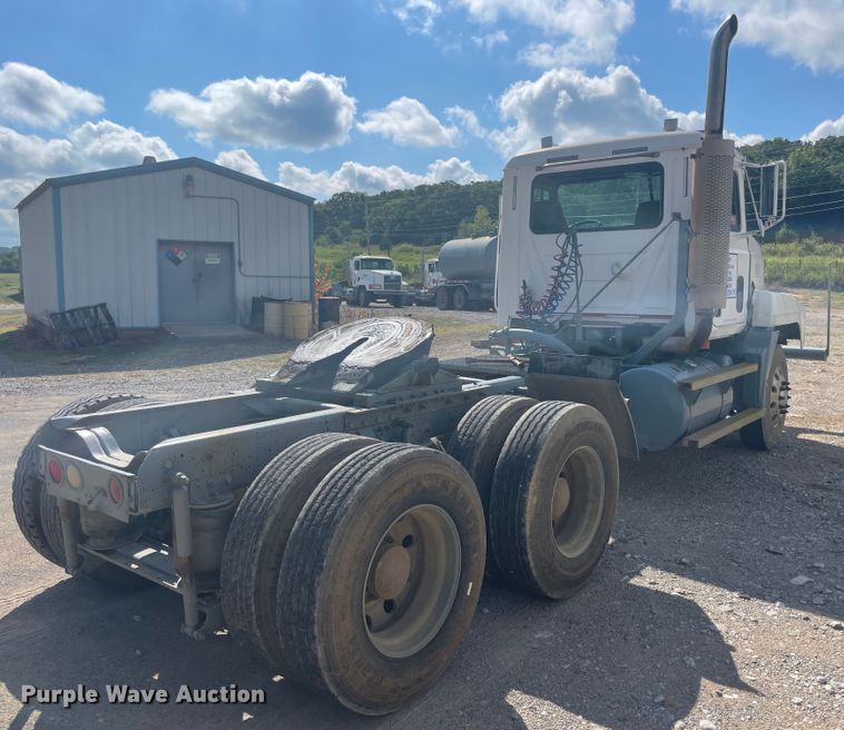 image for item JQ9742 2000 Mack CH613  semi truck