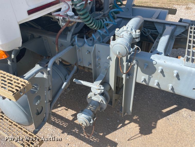 image for item JQ9742 2000 Mack CH613  semi truck