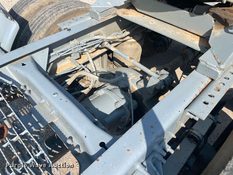 image for item JQ9742 2000 Mack CH613  semi truck