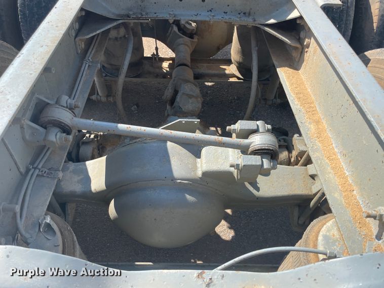 image for item JQ9742 2000 Mack CH613  semi truck