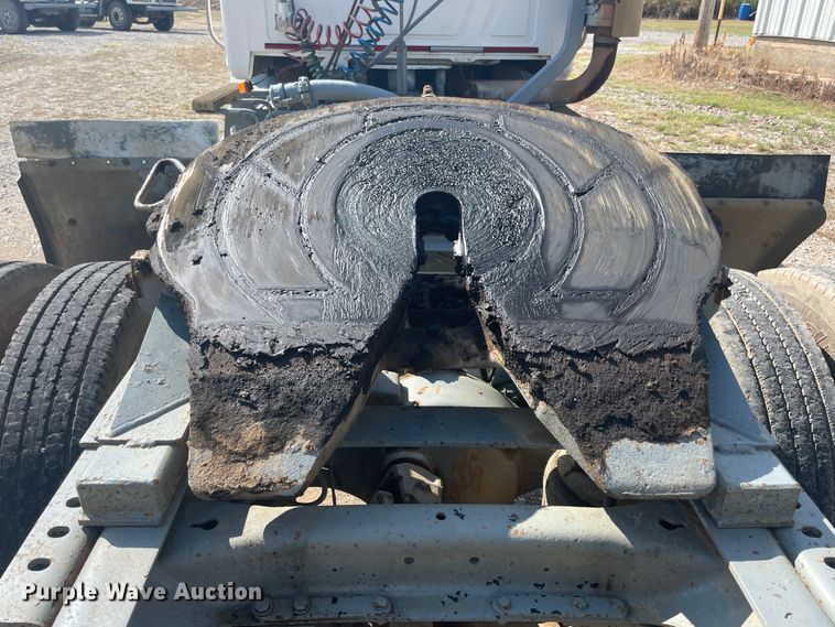 image for item JQ9742 2000 Mack CH613  semi truck