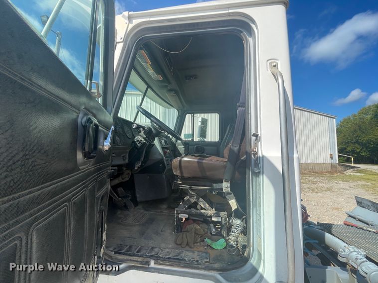 image for item JQ9742 2000 Mack CH613  semi truck