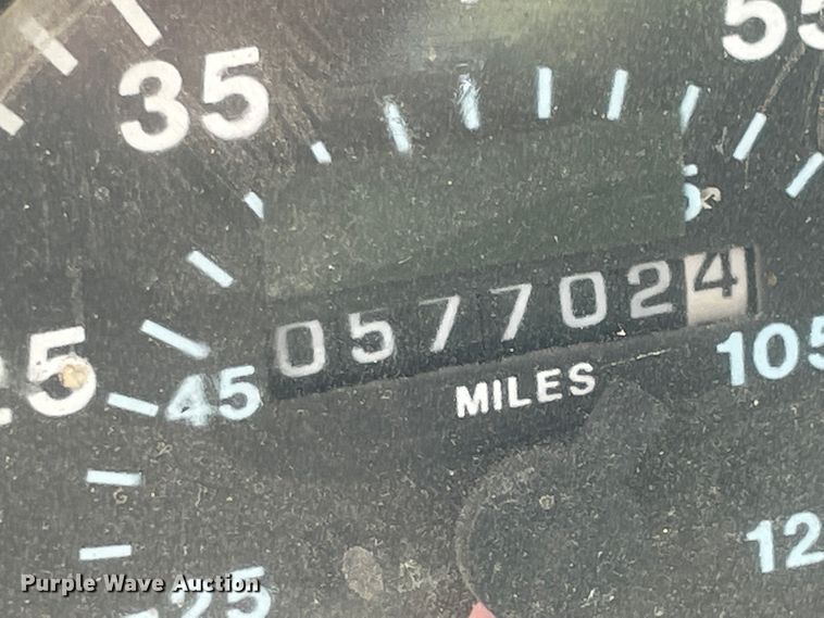 image for item JQ9742 2000 Mack CH613  semi truck