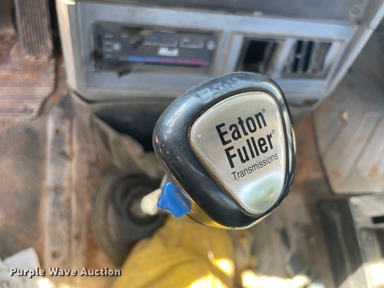 image for item JQ9742 2000 Mack CH613  semi truck