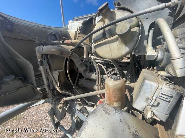 image for item JQ9742 2000 Mack CH613  semi truck