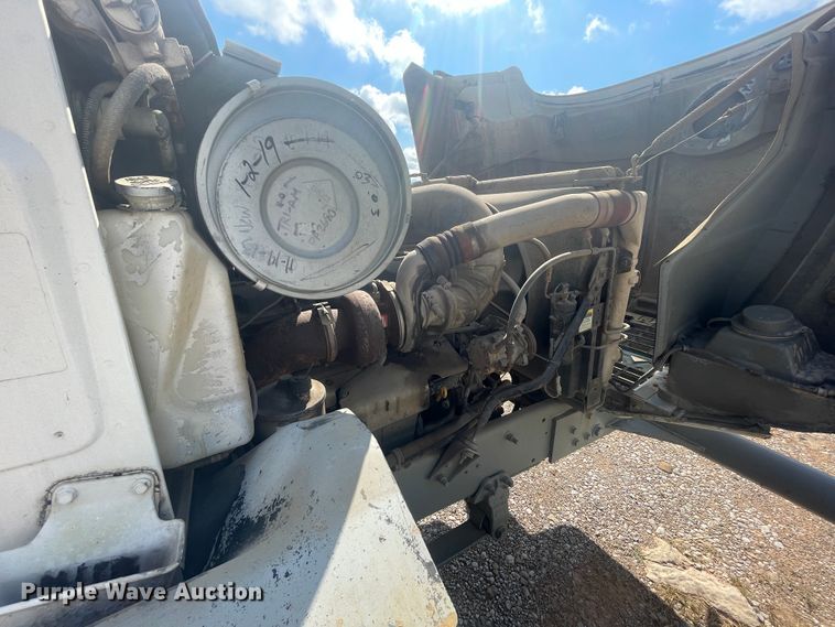 image for item JQ9742 2000 Mack CH613  semi truck