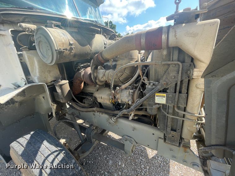 image for item JQ9742 2000 Mack CH613  semi truck