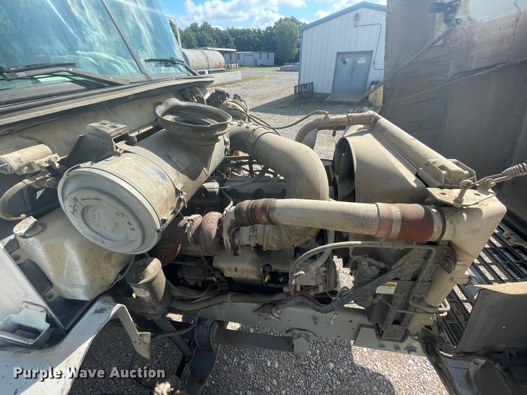 image for item JQ9742 2000 Mack CH613  semi truck