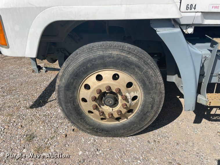 image for item JQ9742 2000 Mack CH613  semi truck