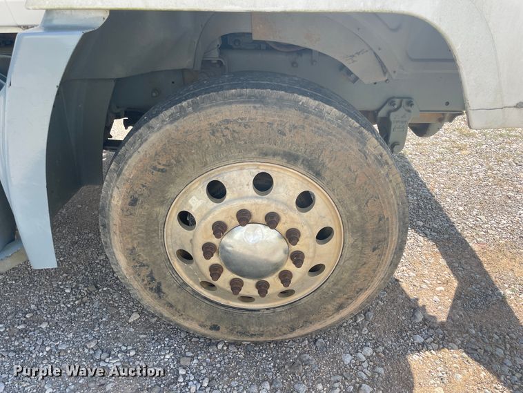 image for item JQ9742 2000 Mack CH613  semi truck