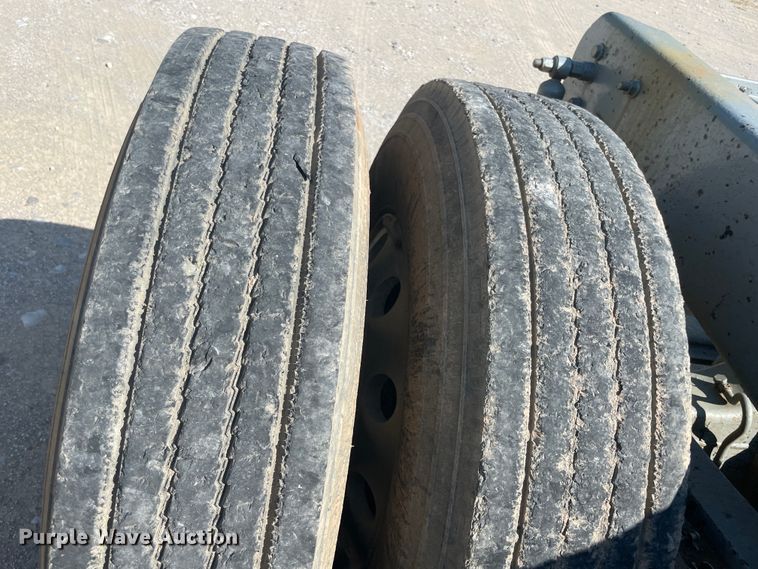 image for item JQ9742 2000 Mack CH613  semi truck