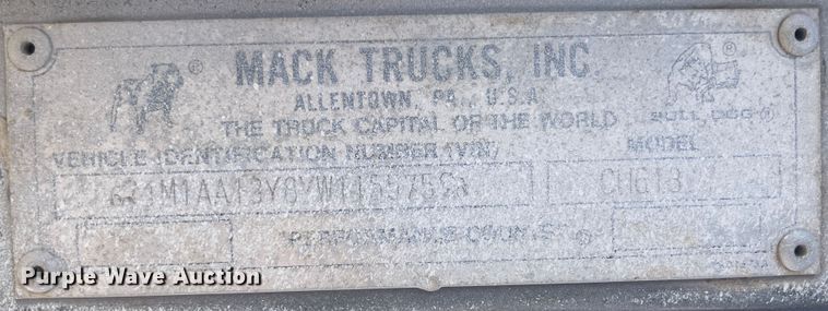 image for item JQ9742 2000 Mack CH613  semi truck