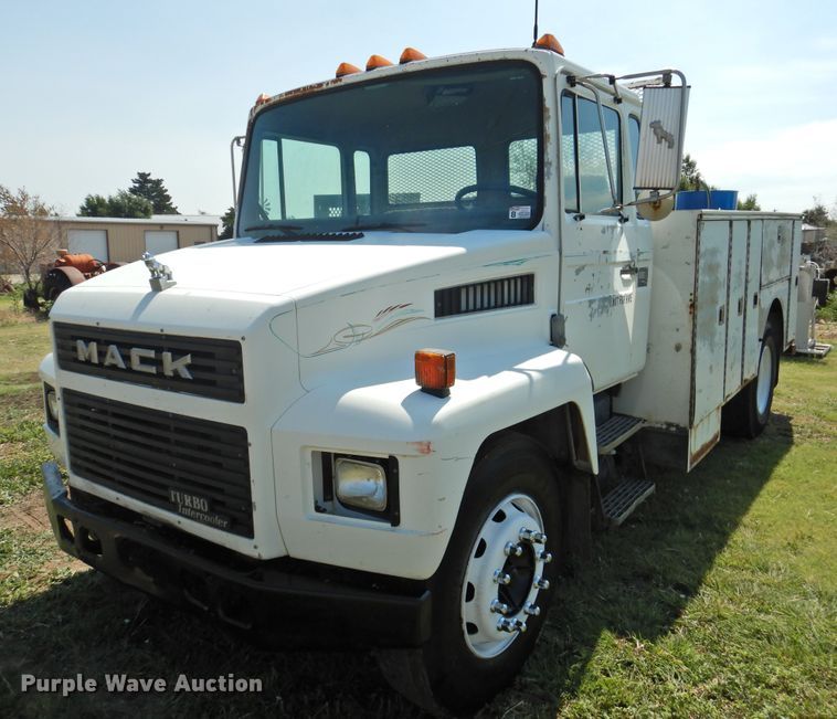 image for item JX9906 1990 Mack CS200P  utility / service truck