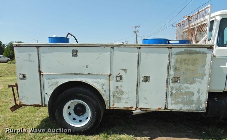 image for item JX9906 1990 Mack CS200P  utility / service truck