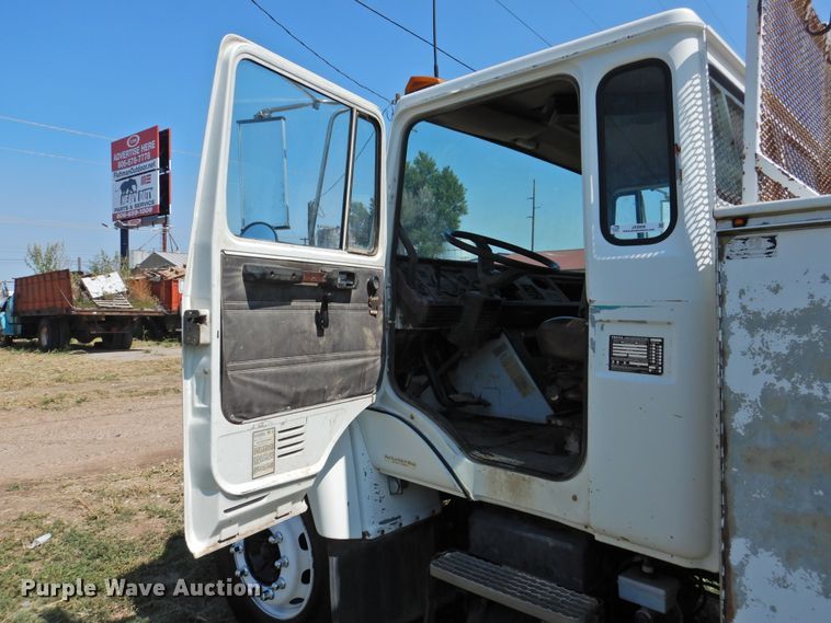 image for item JX9906 1990 Mack CS200P  utility / service truck