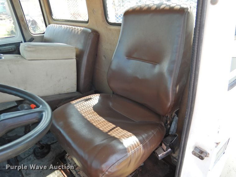 image for item JX9906 1990 Mack CS200P  utility / service truck