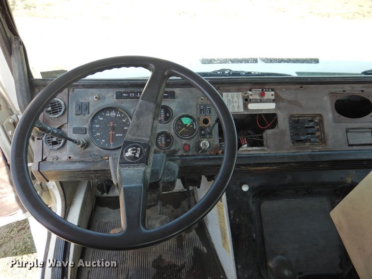 image for item JX9906 1990 Mack CS200P  utility / service truck