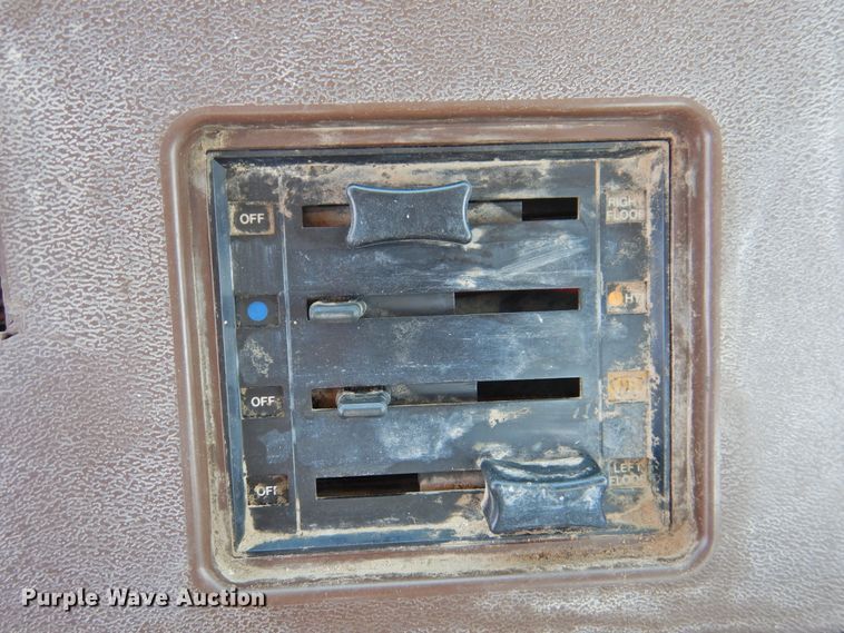 image for item JX9906 1990 Mack CS200P  utility / service truck