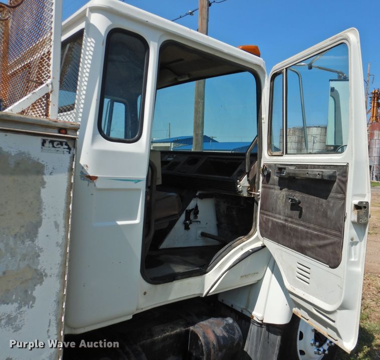 image for item JX9906 1990 Mack CS200P  utility / service truck